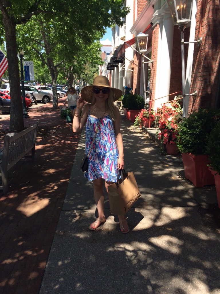 girl shopping in the Hamptons Caitlin Hartley of Styled American