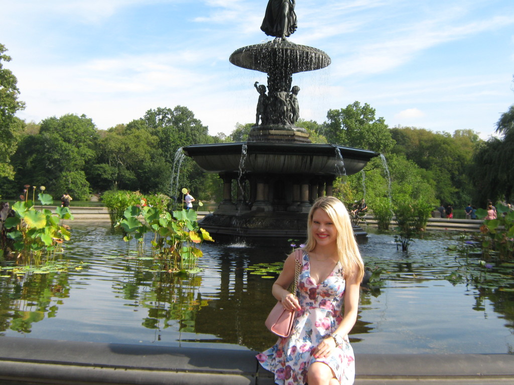 Caitlin Hartley of Styled American girl in floral dress in front of Central Park fountain