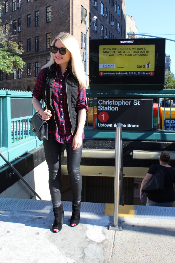 Caitlin Hartley of Styled American girl coming out of the subway
