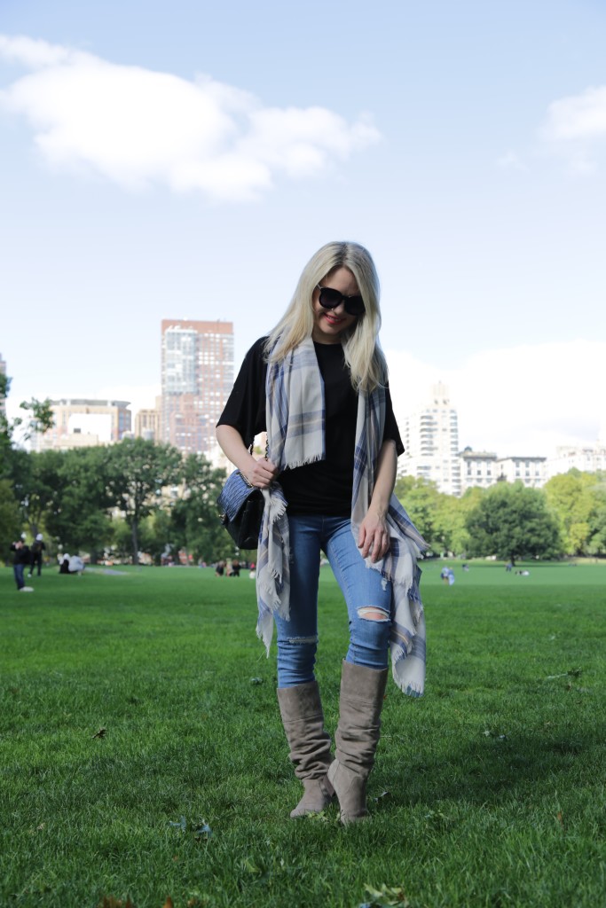 Caitlin Hartley of Styled American fashion blogger in central park