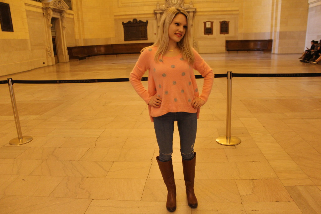 Caitlin Hartley of Styled American pink sweater, ripped denim and brown boots