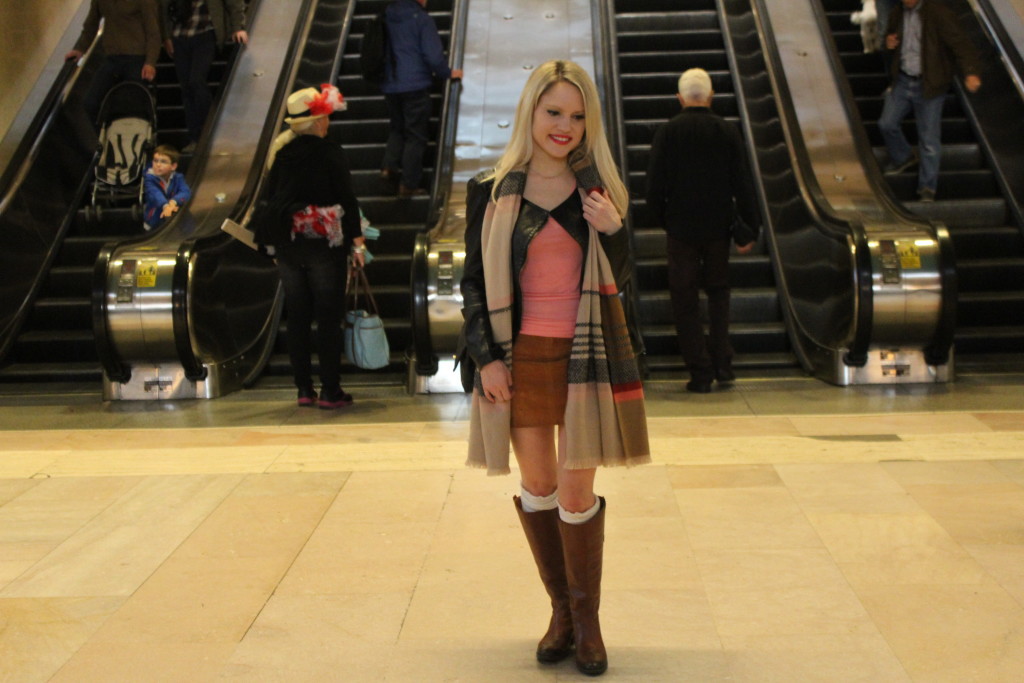 Caitlin Hartley of Styled American, girl in Grand Central in cute Fall outfit