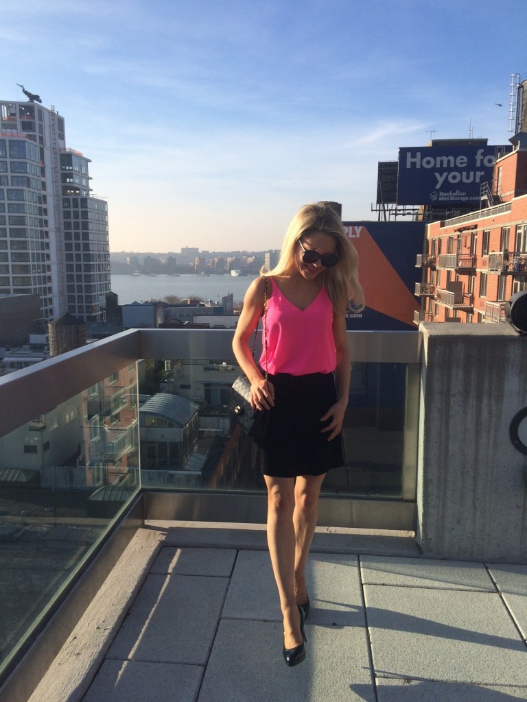Caitlin Hartley of Styled American girl on nyc rooftop