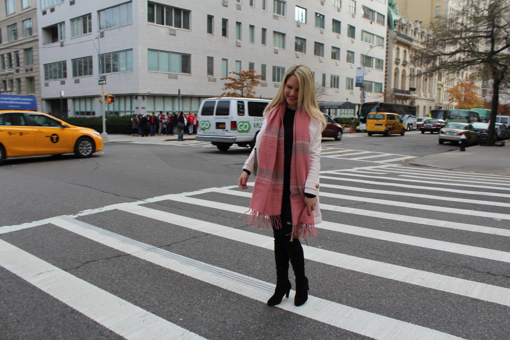 Caitlin Hartley of Styled American girl walking on fifth avenue on the upper east side
