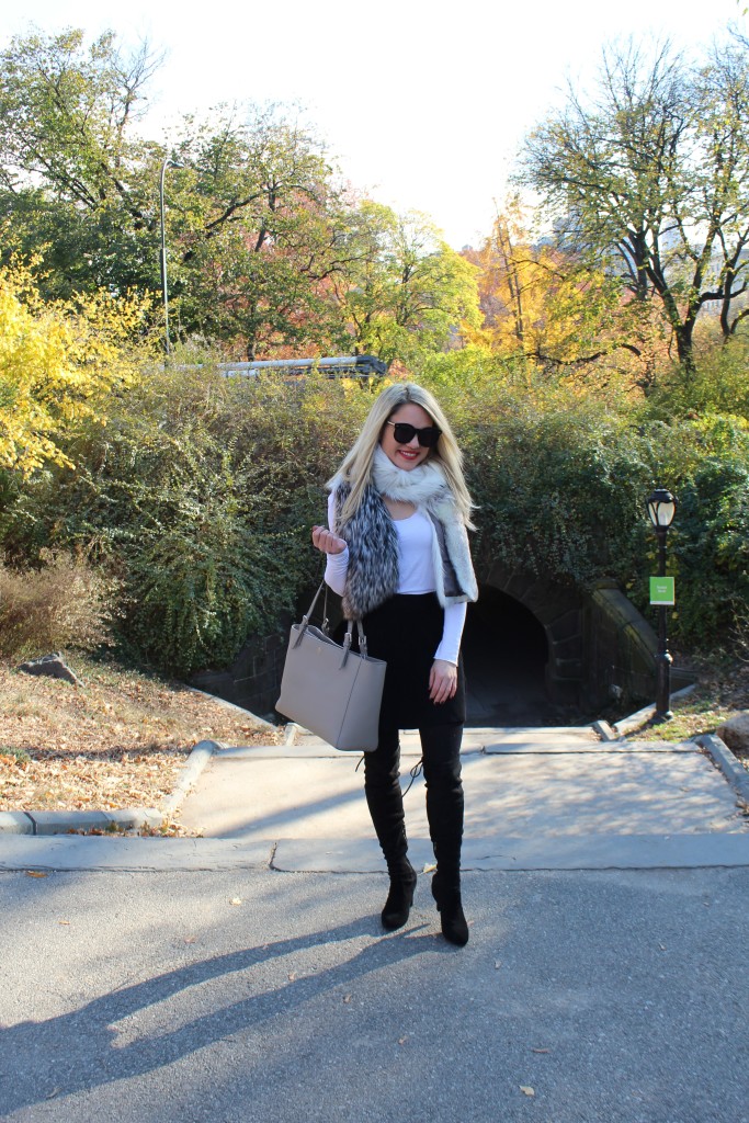 Caitlin Hartley of Styled American grey tory burch tote, winter outfit ideas
