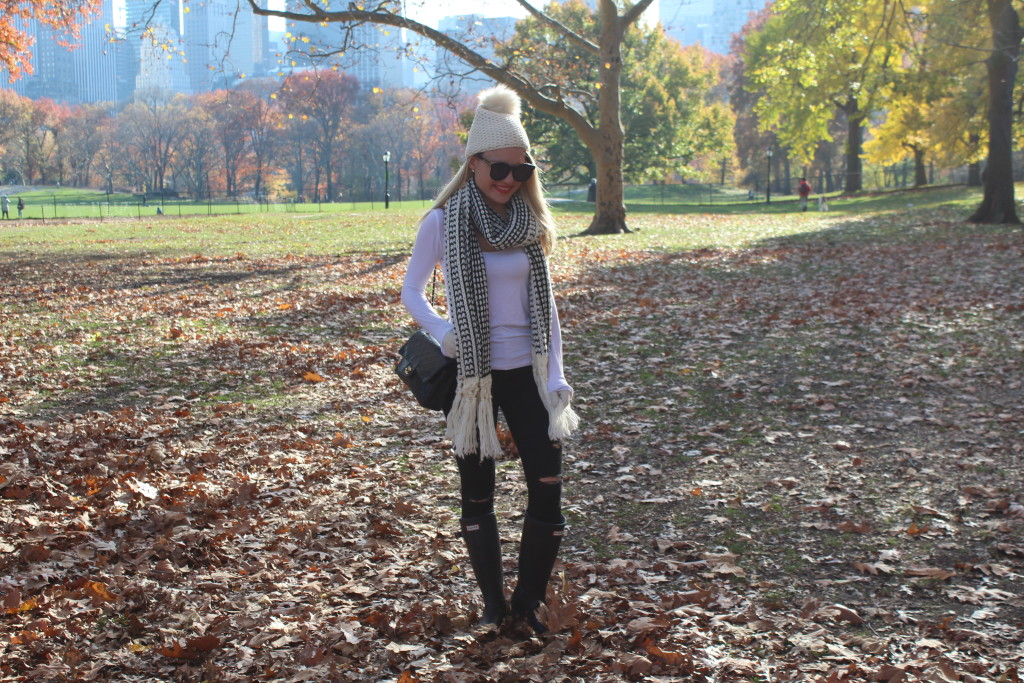 Caitlin Hartley of Styled American cozy winter style