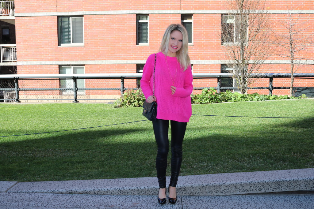 Caitlin Hartley of Styled American neon over sized sweater, pink and black outfit