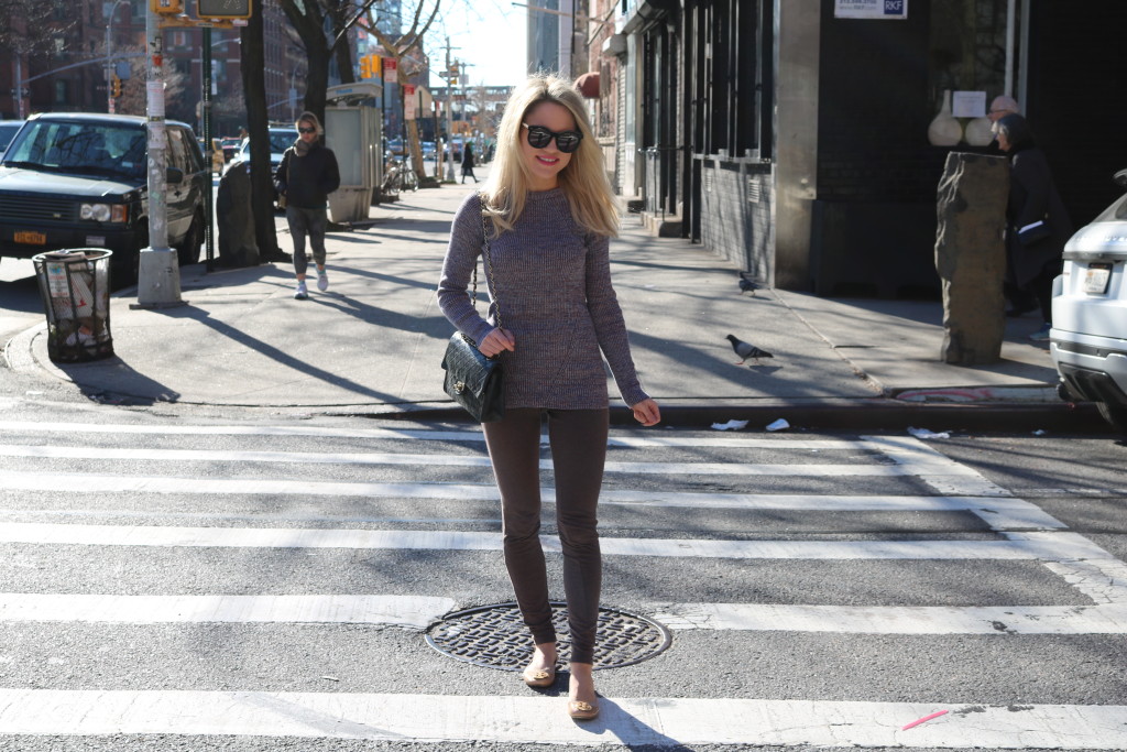 Caitlin Hartley of Styled American casual fashion, long sleeve purple top, leggings and tory burch flats