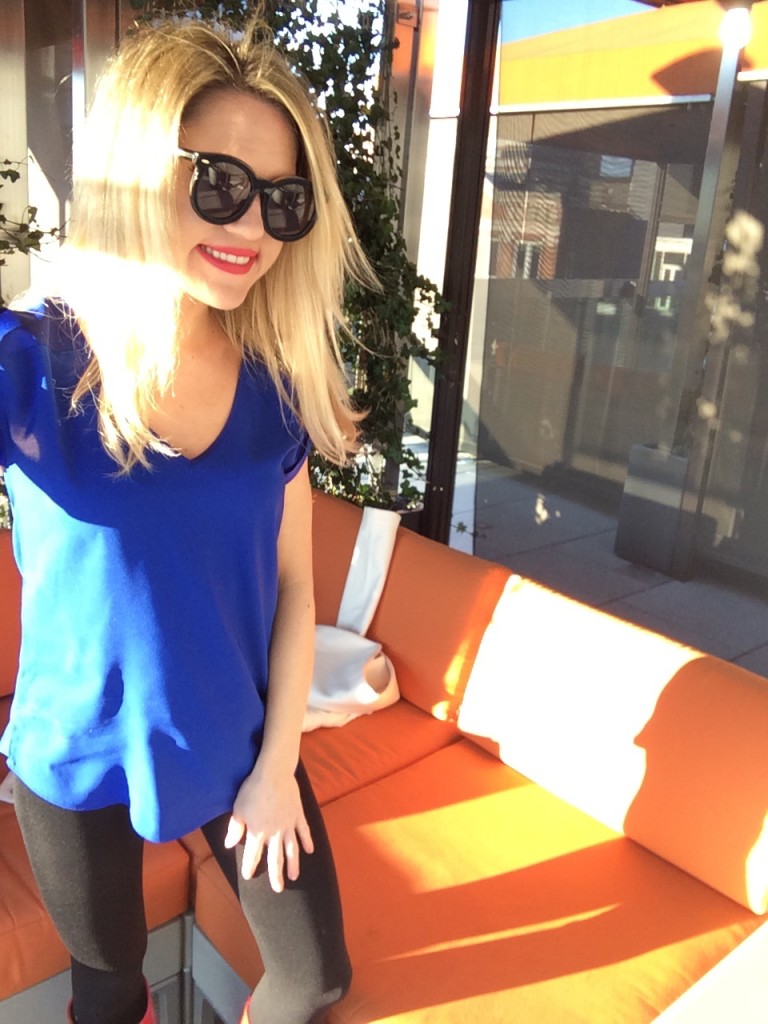 Caitlin Hartley of Styled American girl on NYC rooftop, royal blue top