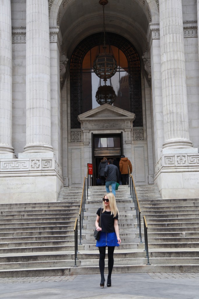Caitlin Hartley of Styled American fashion blogger in front of the new york city library 