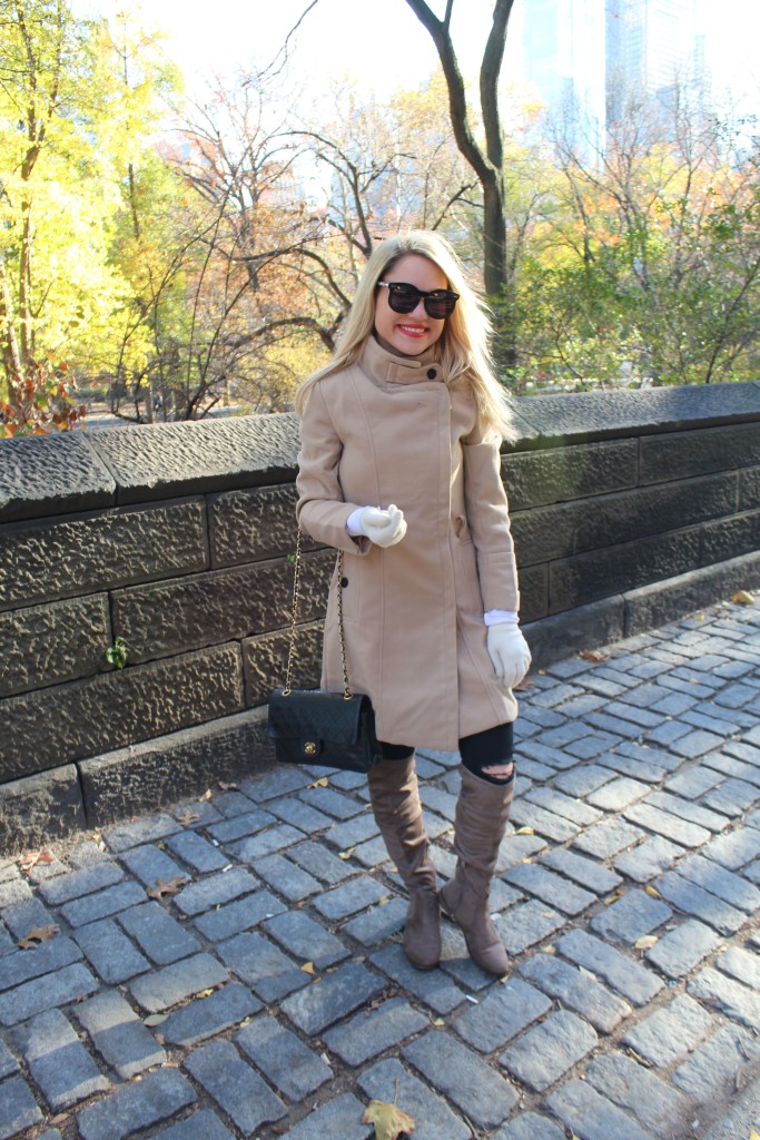 Caitlin Hartley of Styled American girl in karen walker sunglasses and tan winter coat