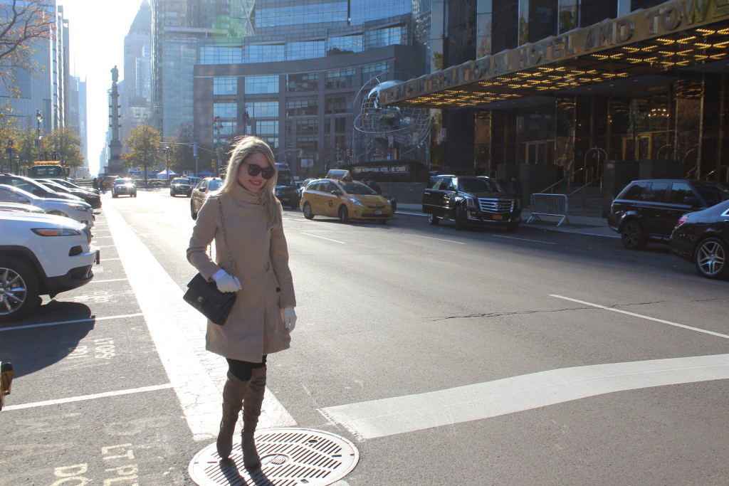 Caitlin Hartley of Styled American girl on the upper west side in front of Trump building
