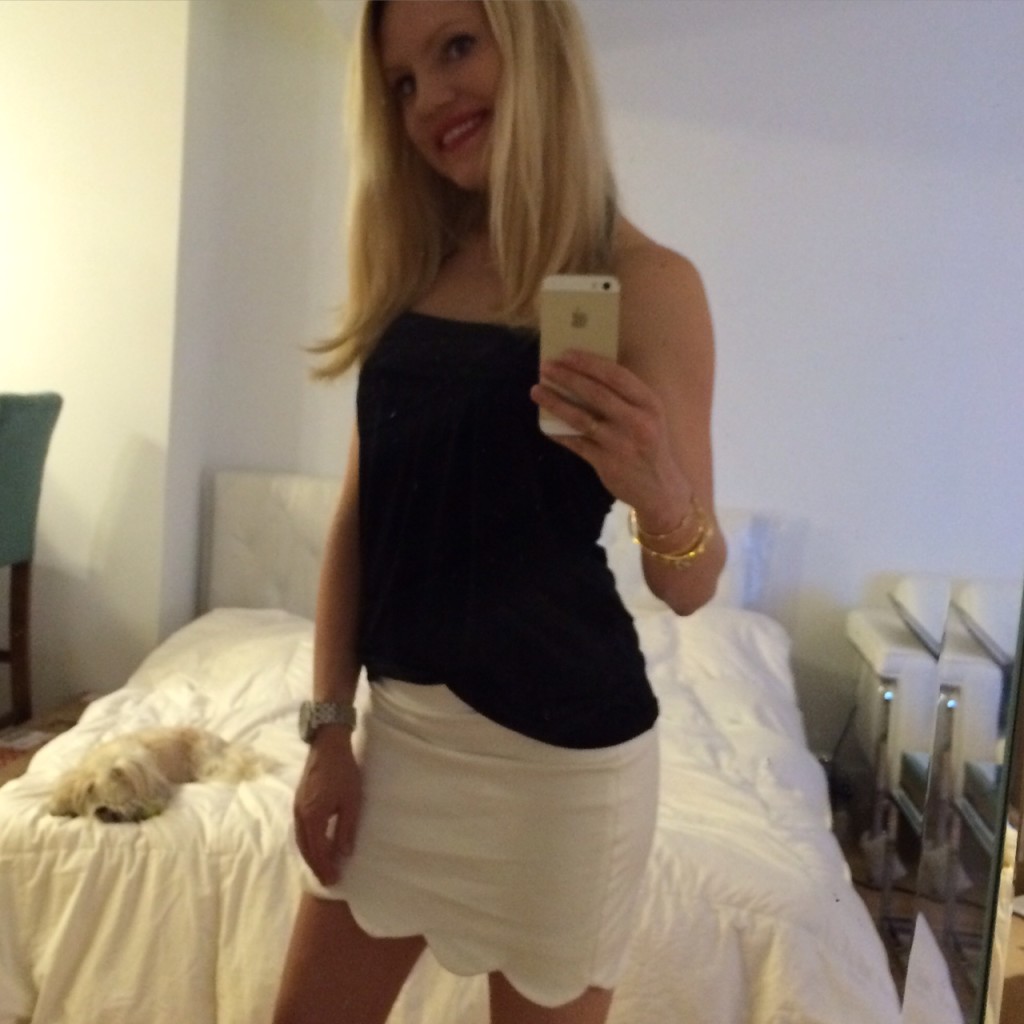Caitlin Hartley of Styled American fashion blogger outfit selfie in scalloped white skirt