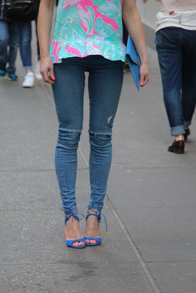 Caitlin Hartley of Styled American ripped skinny jeans blue pumps