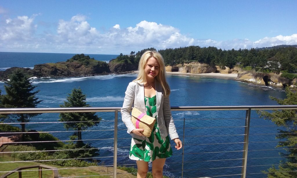 Caitlin-of-Styled-American-gorgeous-view-of-oregon-coastline-wearing-banana-leaf-print-dress