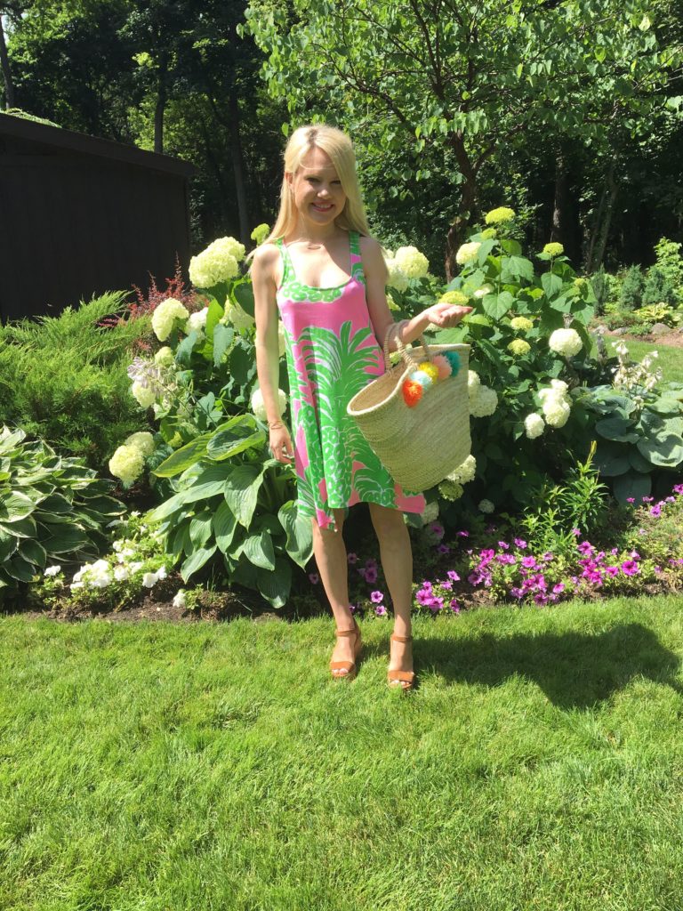 Caitlin-Hartley-of-Styled-American-pink-green-dress-pom-pom-beach-bag