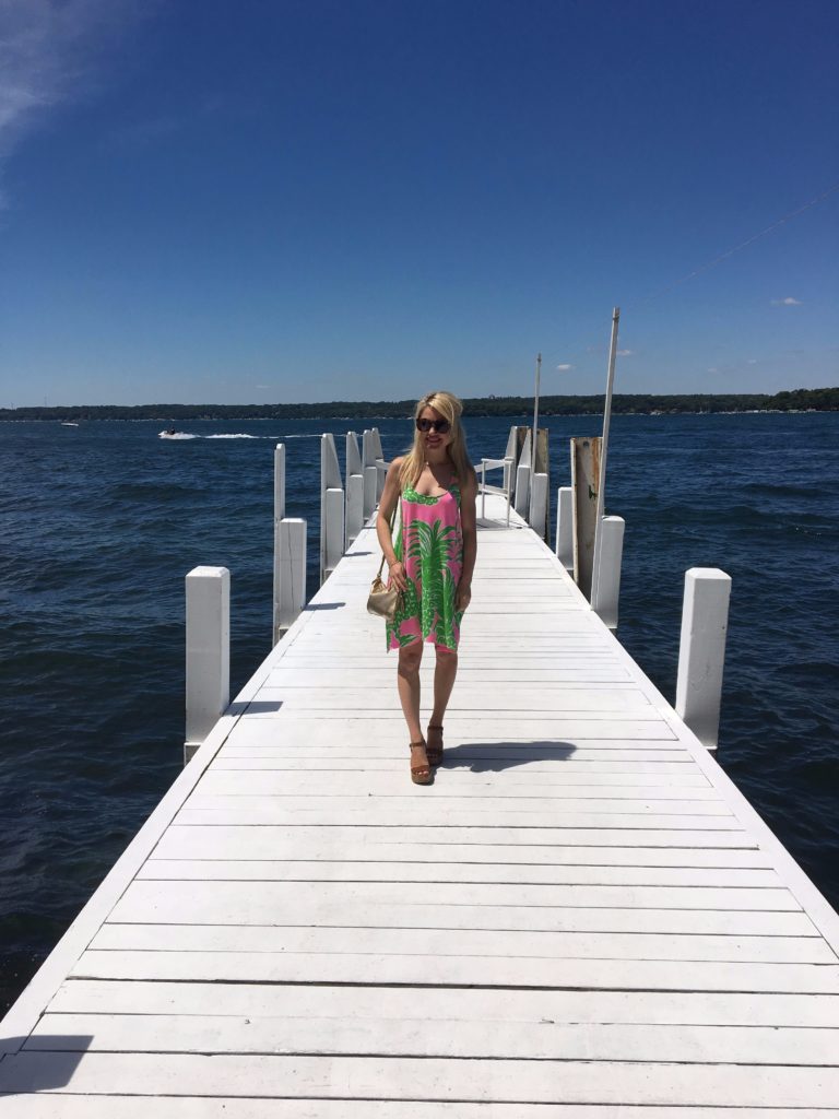 Caitlin-Hartley-of-Styled-American-summer-in-lilly-lilly-pulitzer-dress-and-bag