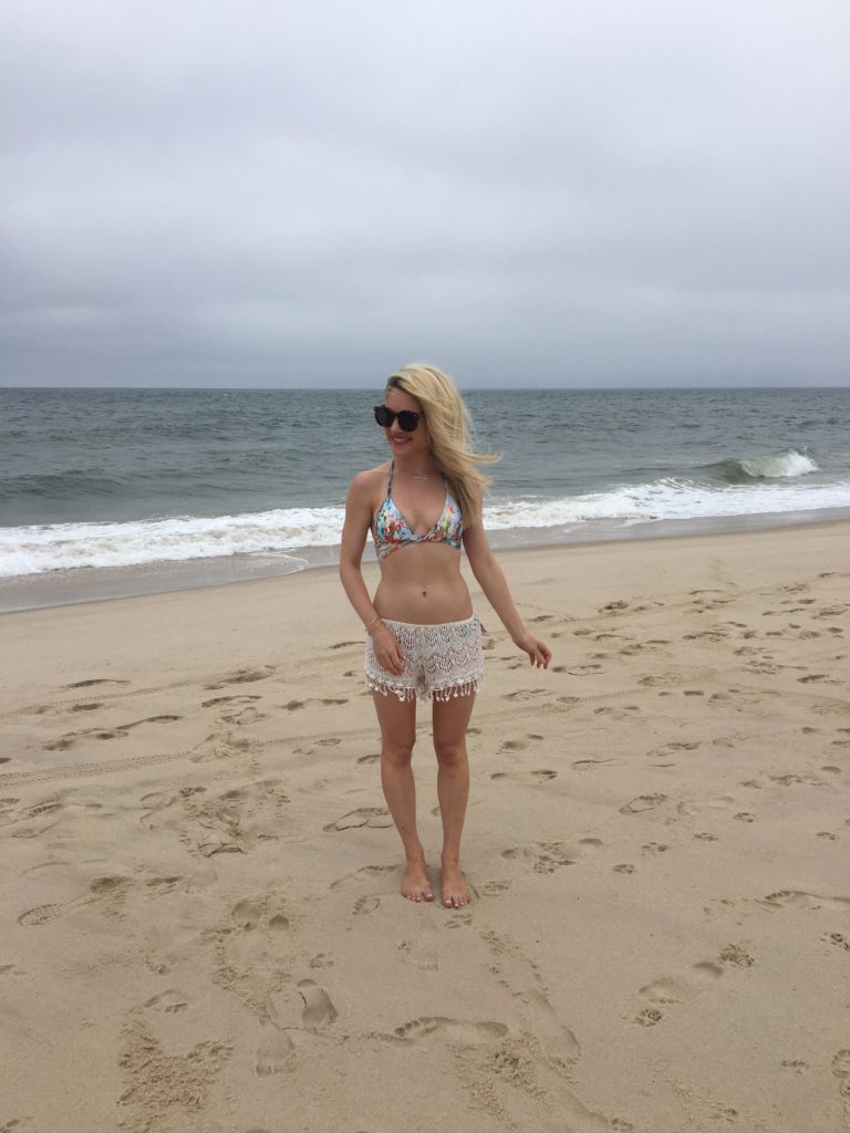 Caitlin-Hartley-of-Styled-American-at-coopers-beach-in-southampton