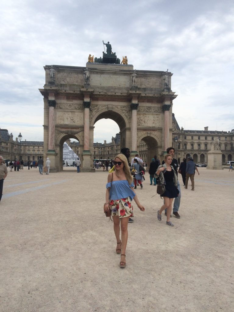 paris-pyramid-paris-buildings