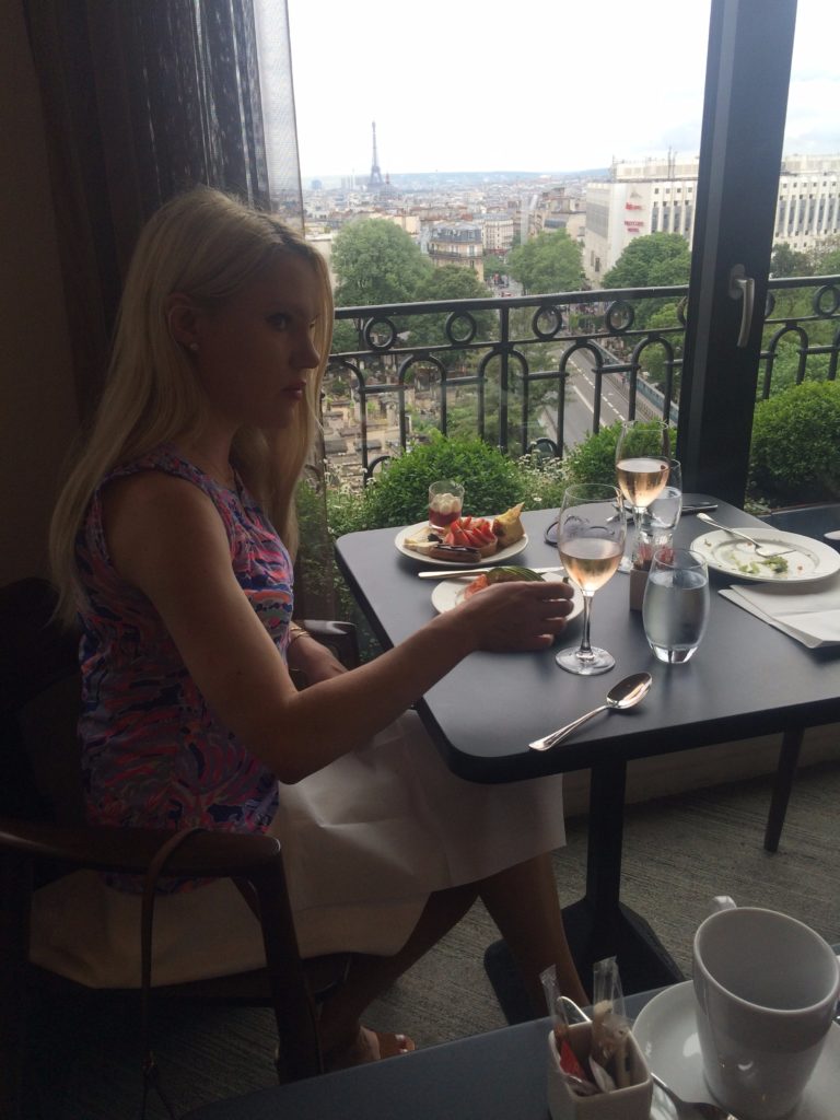 girl-in-paris-eating-at-cafe-with-view-of-eiffel-tower