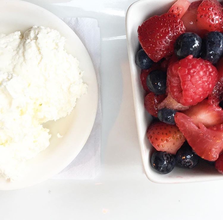 styled-american-caitlin-hartley-berries-cream-dessert