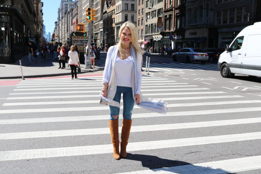 light-weight-fall-outfit http://styledamerican.com/blue-x-neutrals/