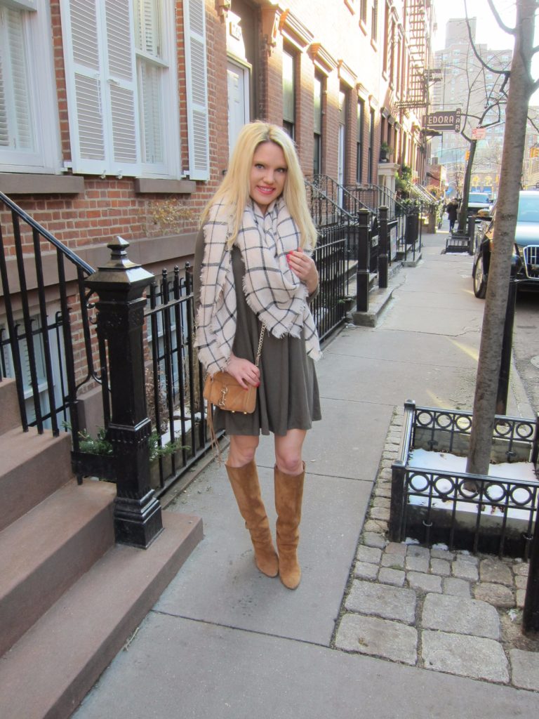 classic-winter-looks http://styledamerican.com/the-coziest-blanket-scarf/