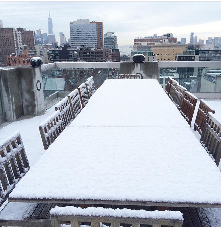 snowy-table-nyc-rooftop http://styledamerican.com/latest-roundup/