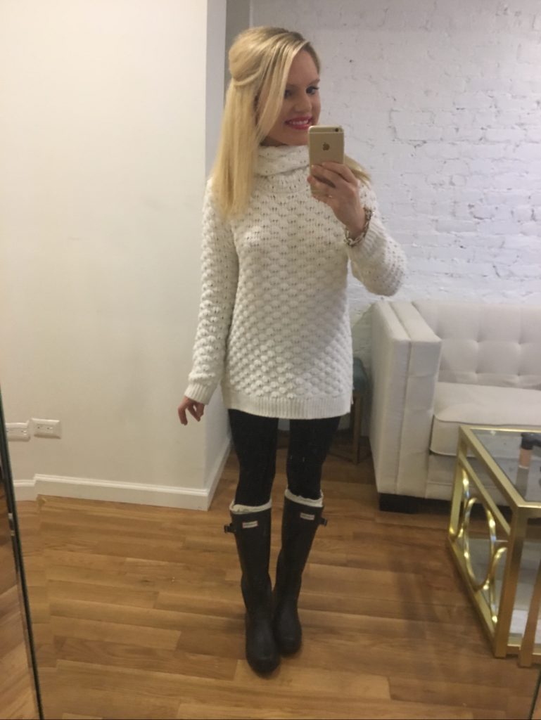 over-sized-sweater-leggings-hunter-boots-snow-outfit http://styledamerican.com/latest-roundup/