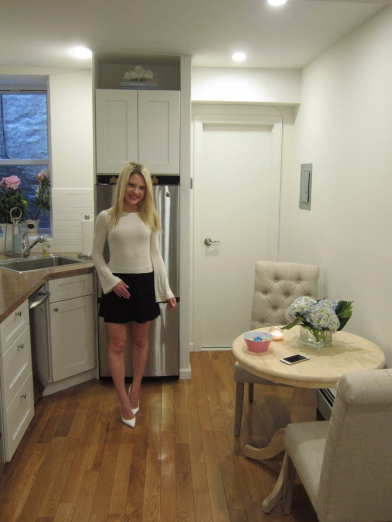 white-nyc-kitchen-girlie-apartment http://styledamerican.com/my-kitchen/